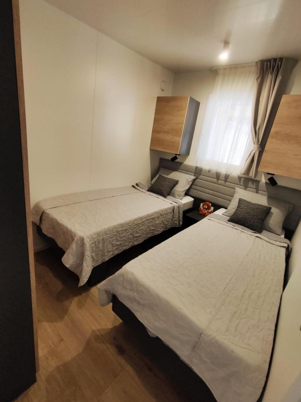 Mobile Home Kala Biograd Na Moru Exteriör bild